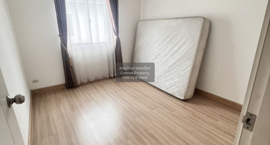 Casa adosada en venta de 3 habitaciones en Bang Khae, Bangkok