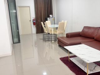 Casa adosada en venta de 3 habitaciones en Bang Khae, Bangkok