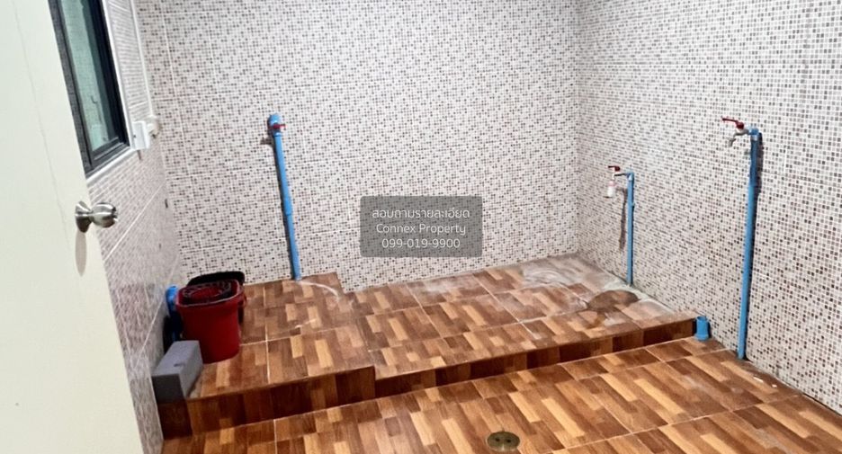 Casa adosada en venta de 3 habitaciones en Bang Khae, Bangkok
