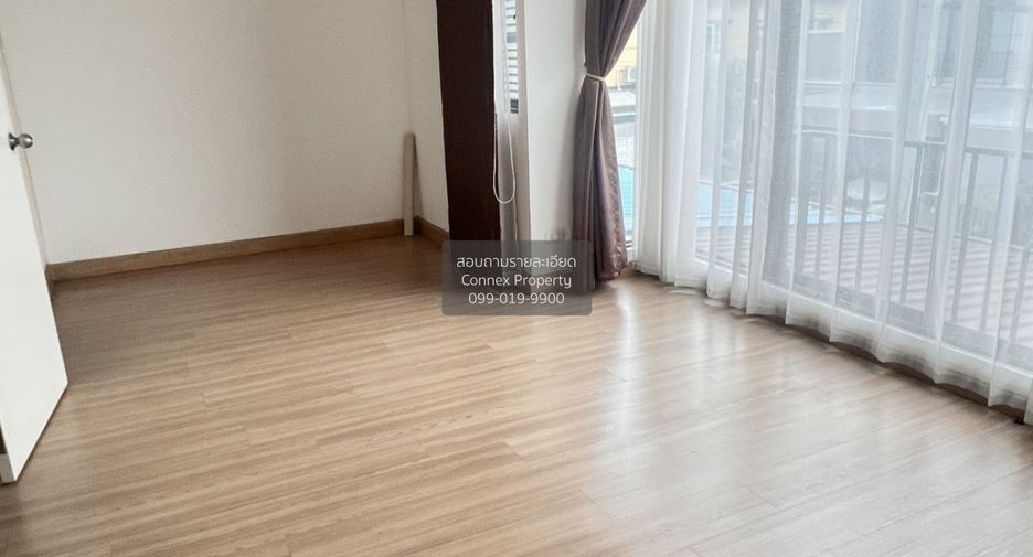 Casa adosada en venta de 3 habitaciones en Bang Khae, Bangkok