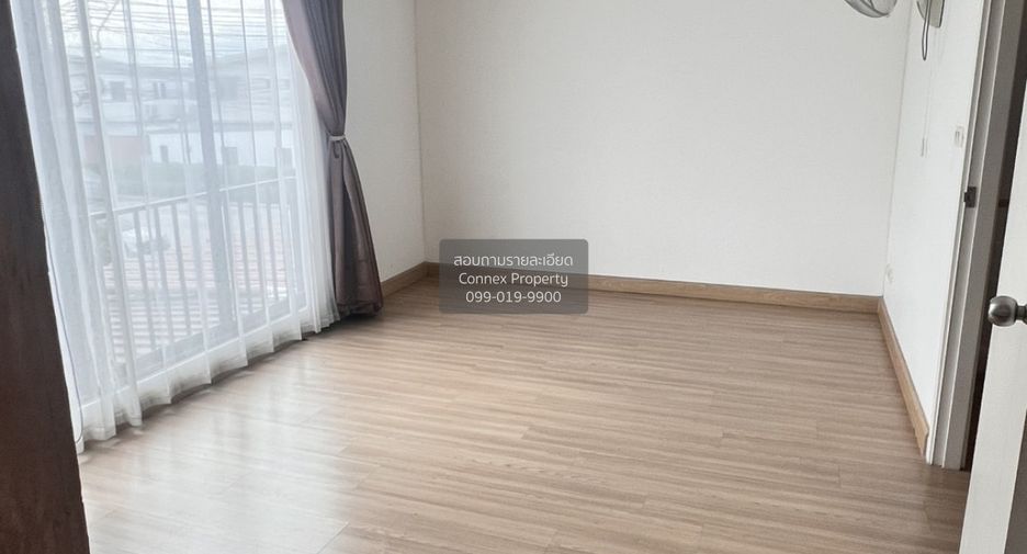 Casa adosada en venta de 3 habitaciones en Bang Khae, Bangkok