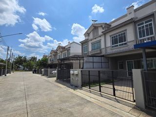 Reihenhaus zum Kauf mit 2 Zimmer in Krathum Baen, Samut Sakhon