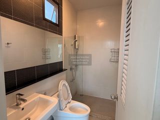 À vendre 4 chambres maison de ville à Bang Bua Thong, Nonthaburi