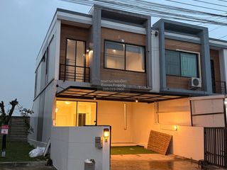 À vendre 4 chambres maison de ville à Bang Bua Thong, Nonthaburi