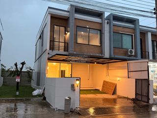 À vendre 4 chambres maison de ville à Bang Bua Thong, Nonthaburi