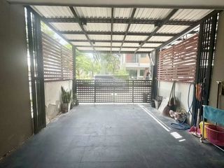 Casa adosada en venta de 3 habitaciones en Bang Khae, Bangkok