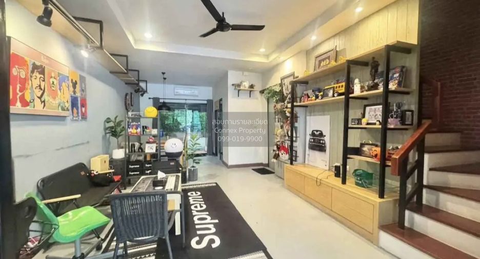 Casa adosada en venta de 3 habitaciones en Bang Khae, Bangkok