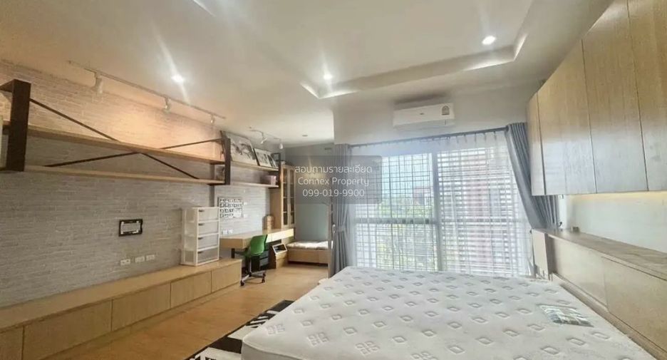 Casa adosada en venta de 3 habitaciones en Bang Khae, Bangkok
