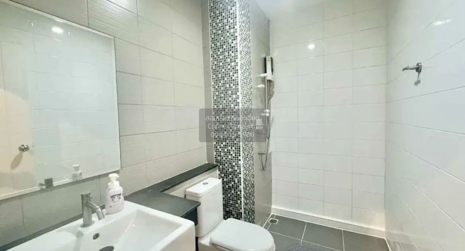 Casa adosada en venta de 3 habitaciones en Bang Khae, Bangkok