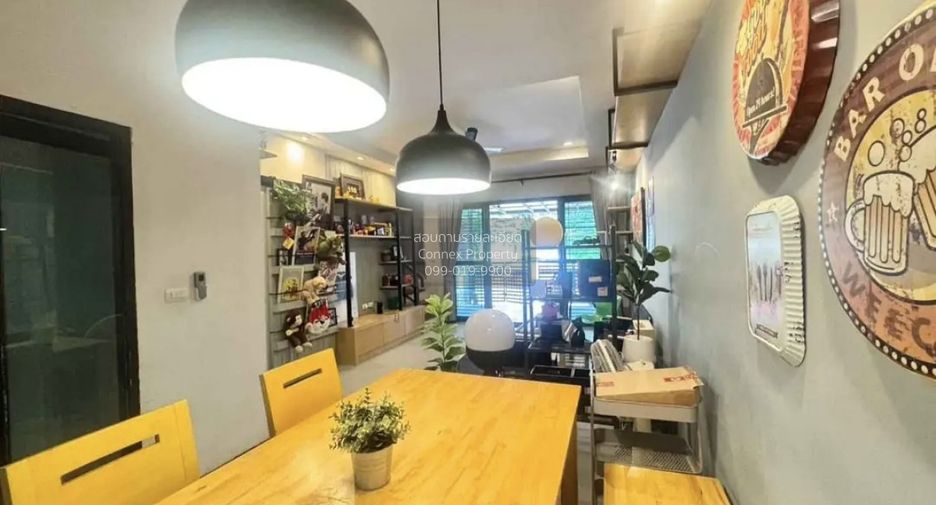 Casa adosada en venta de 3 habitaciones en Bang Khae, Bangkok