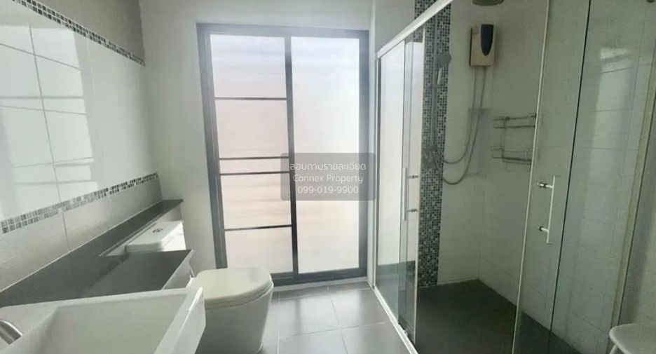 Casa adosada en venta de 3 habitaciones en Bang Khae, Bangkok