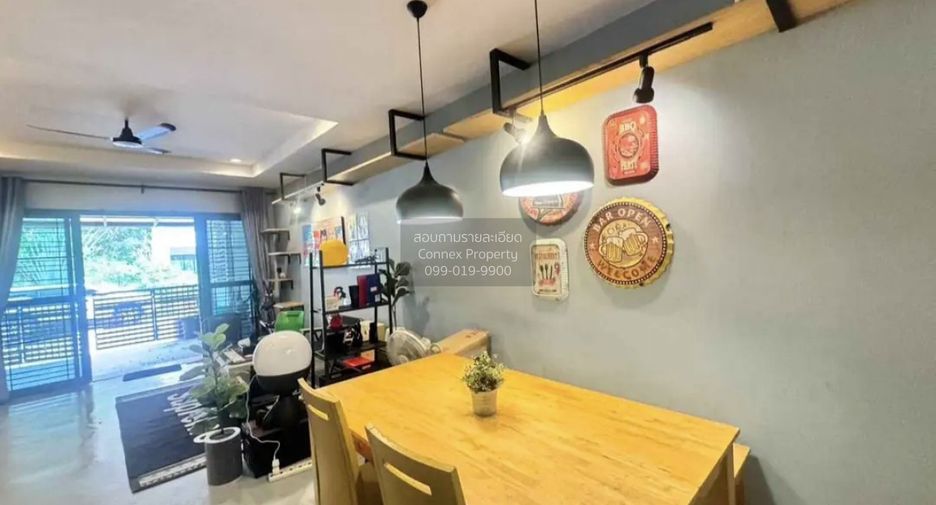 Casa adosada en venta de 3 habitaciones en Bang Khae, Bangkok