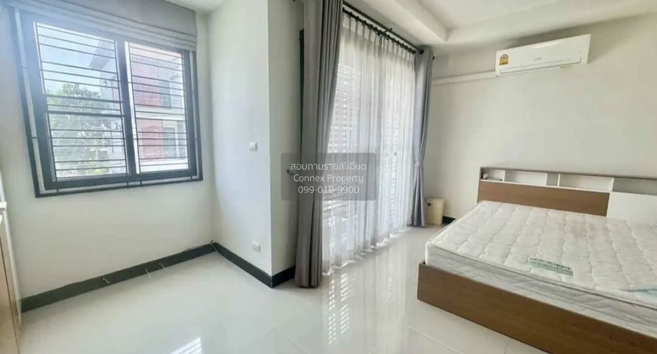Casa adosada en venta de 3 habitaciones en Bang Khae, Bangkok