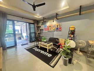 Casa adosada en venta de 3 habitaciones en Bang Khae, Bangkok