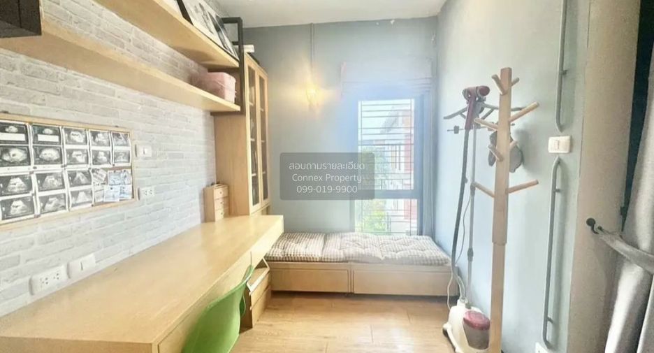 Casa adosada en venta de 3 habitaciones en Bang Khae, Bangkok