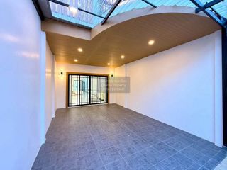 Casa adosada en venta de 3 habitaciones en Bang Khae, Bangkok