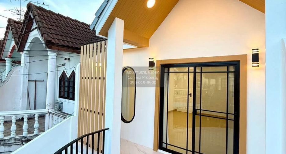 Casa adosada en venta de 3 habitaciones en Bang Khae, Bangkok