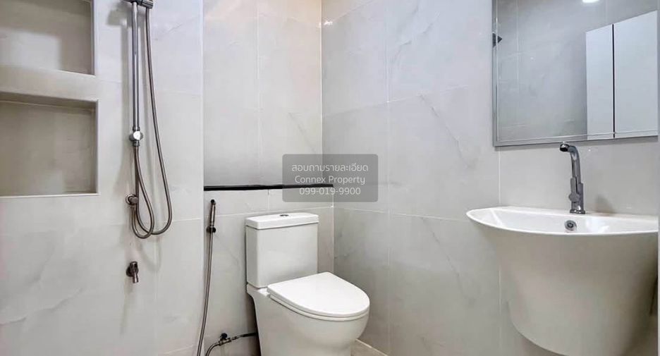 Casa adosada en venta de 3 habitaciones en Bang Khae, Bangkok