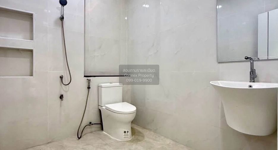 Casa adosada en venta de 3 habitaciones en Bang Khae, Bangkok