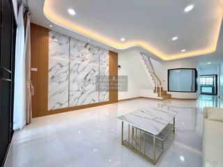 Casa adosada en venta de 3 habitaciones en Bang Khae, Bangkok