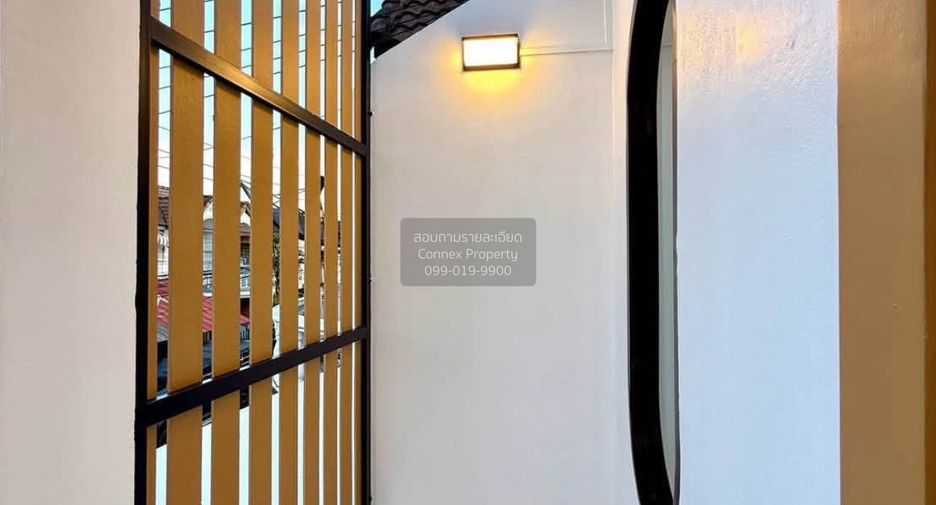 Casa adosada en venta de 3 habitaciones en Bang Khae, Bangkok
