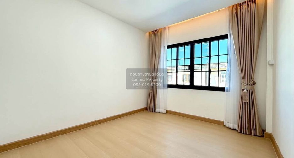 Casa adosada en venta de 3 habitaciones en Bang Khae, Bangkok