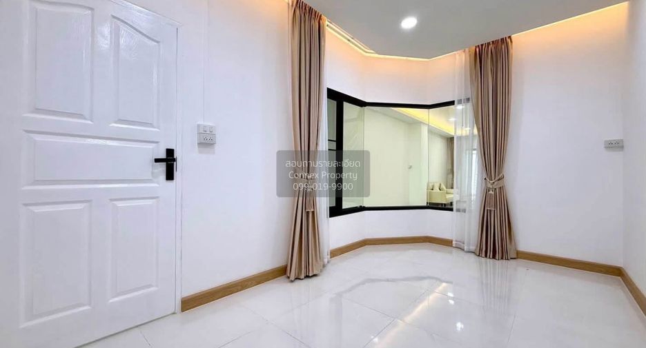Casa adosada en venta de 3 habitaciones en Bang Khae, Bangkok