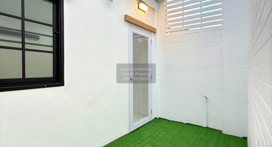 Casa adosada en venta de 3 habitaciones en Bang Khae, Bangkok