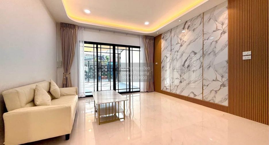 Casa adosada en venta de 3 habitaciones en Bang Khae, Bangkok