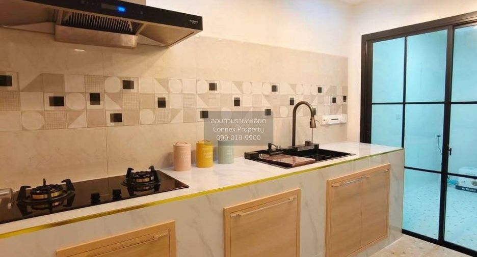 For sale 4 ベッドルーム townhouse in Pak Kret, Nonthaburi