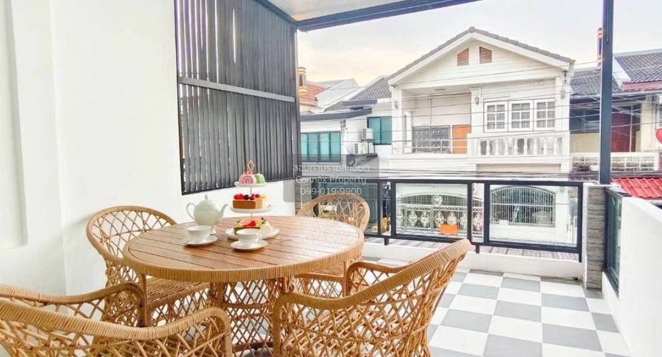 For sale 4 ベッドルーム townhouse in Pak Kret, Nonthaburi