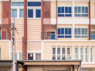 Casa adosada en venta de 3 habitaciones en Yan Nawa, Bangkok