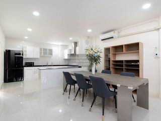 Casa adosada en venta de 3 habitaciones en Yan Nawa, Bangkok