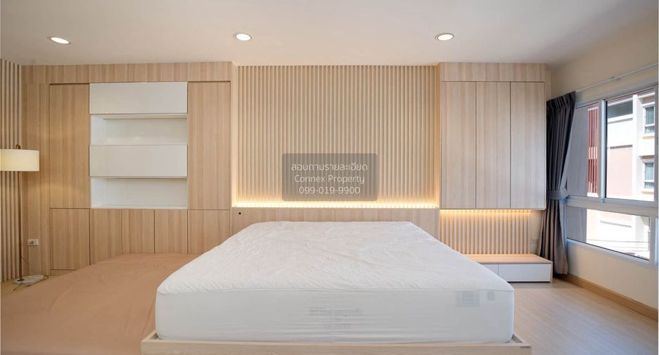 Casa adosada en venta de 3 habitaciones en Yan Nawa, Bangkok