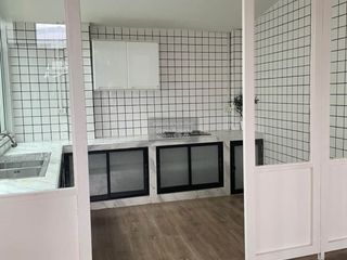 Casa adosada en venta de 5 habitaciones en Huai Khwang, Bangkok