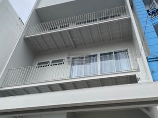 Casa adosada en venta de 5 habitaciones en Huai Khwang, Bangkok