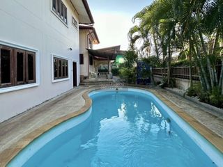 Villa zum Kauf mit 5 Zimmer in Mueang Phuket, Phuket