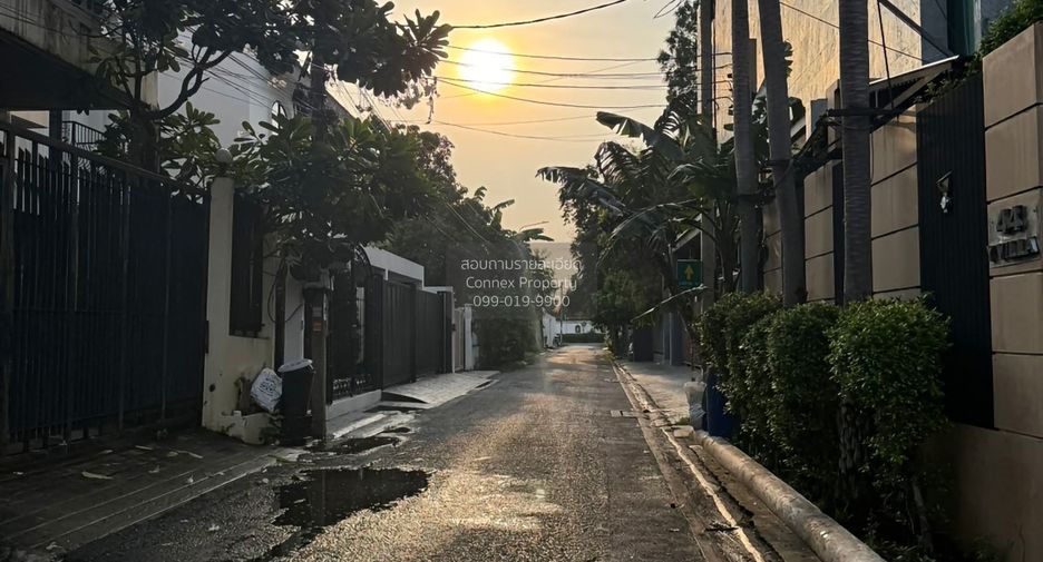 Casa en venta de 4 habitaciones en Lat Phrao, Bangkok