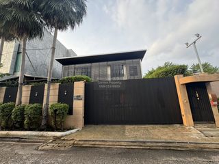 Casa en venta de 4 habitaciones en Lat Phrao, Bangkok