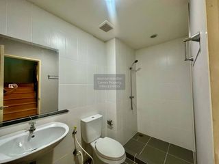 Casa adosada en venta de 3 habitaciones en Phra Pradaeng, Samut Prakan