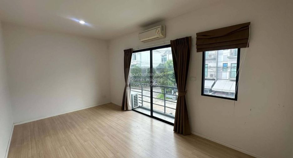 Casa adosada en venta de 3 habitaciones en Phra Pradaeng, Samut Prakan