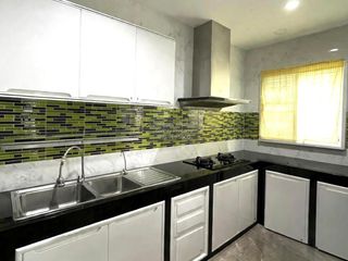 Casa adosada en venta de 3 habitaciones en Bang Khae, Bangkok