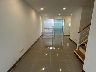 出售 3 卧室 联排别墅 在 Sam Phran, Nakhon Pathom
