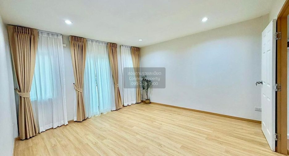 À vendre 3 chambres maison de ville à Krathum Baen, Samut Sakhon
