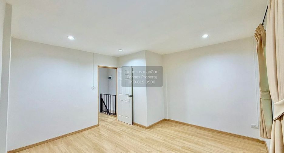 À vendre 3 chambres maison de ville à Krathum Baen, Samut Sakhon