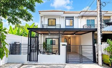 For sale 4 ベッドルーム townhouse in Mueang Nonthaburi, Nonthaburi