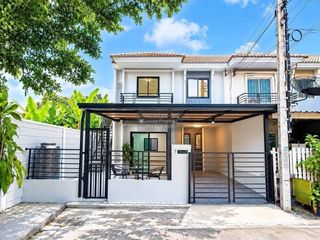 For sale 4 ベッドルーム townhouse in Mueang Nonthaburi, Nonthaburi