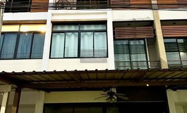 For sale 3 bedrooms townhouse in Bang Khae, Bangkok
