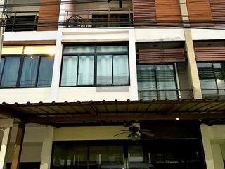 Casa adosada en venta de 3 habitaciones en Bang Khae, Bangkok