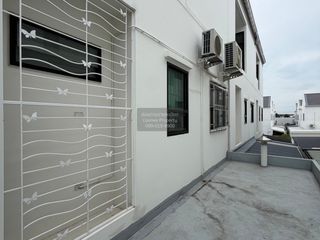 Casa adosada en venta de 4 habitaciones en Bang Khun Thian, Bangkok